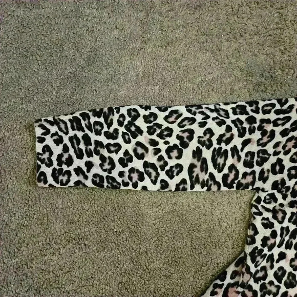 Monroe & Main Pink Leopard print 3/4 sleeve cardigan. Size L - Picture 7 of 9